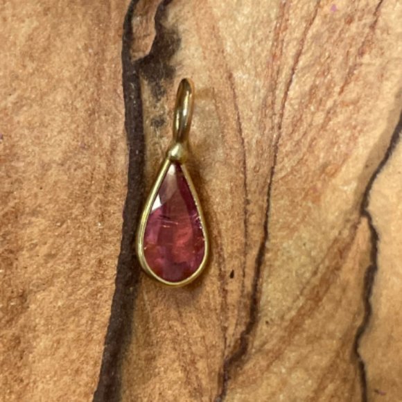 1CT Natural Hot Neon Pink Tourmaline Pear Shape in Solid 14K Yellow Gold Pendant - Picture 1 of 5